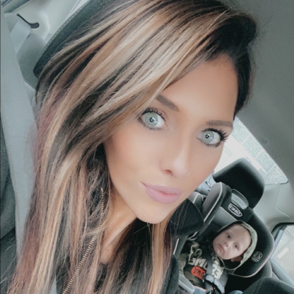 Meet your Posher! ๐ซ - Picture 2 of 9